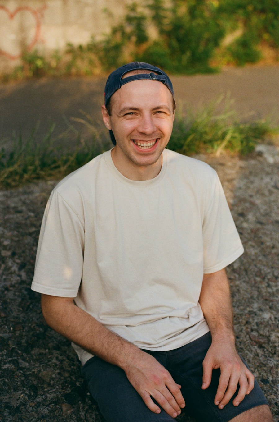A smiling man wearing a baseball cap and t-shirt